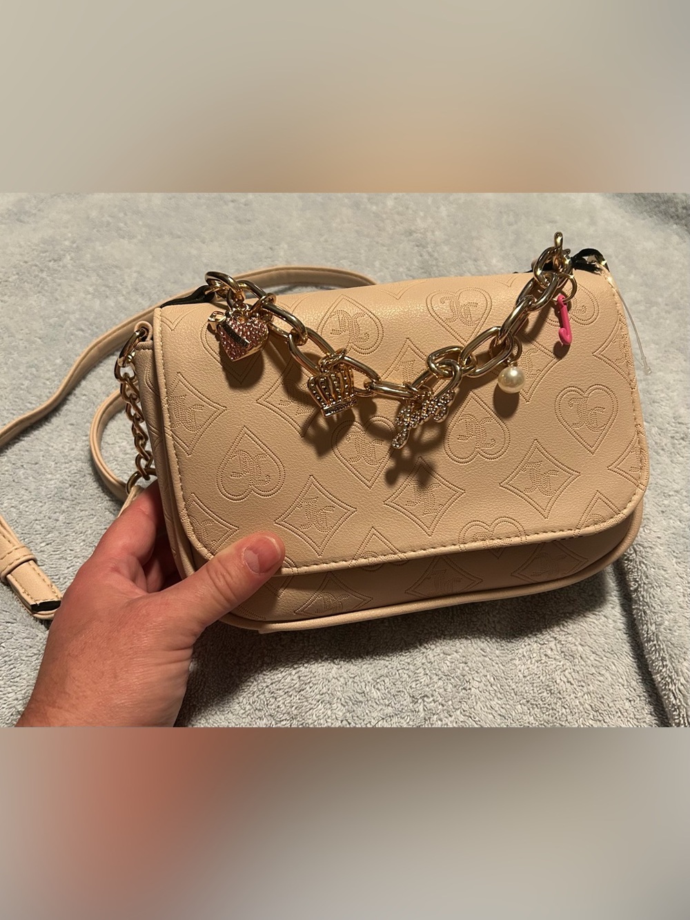 JUICY COUTURE SOFT MAUVE/SANDSTONE “TOP NOTCH” CHARM CROSSBODY PURSE/BRAND NWT!